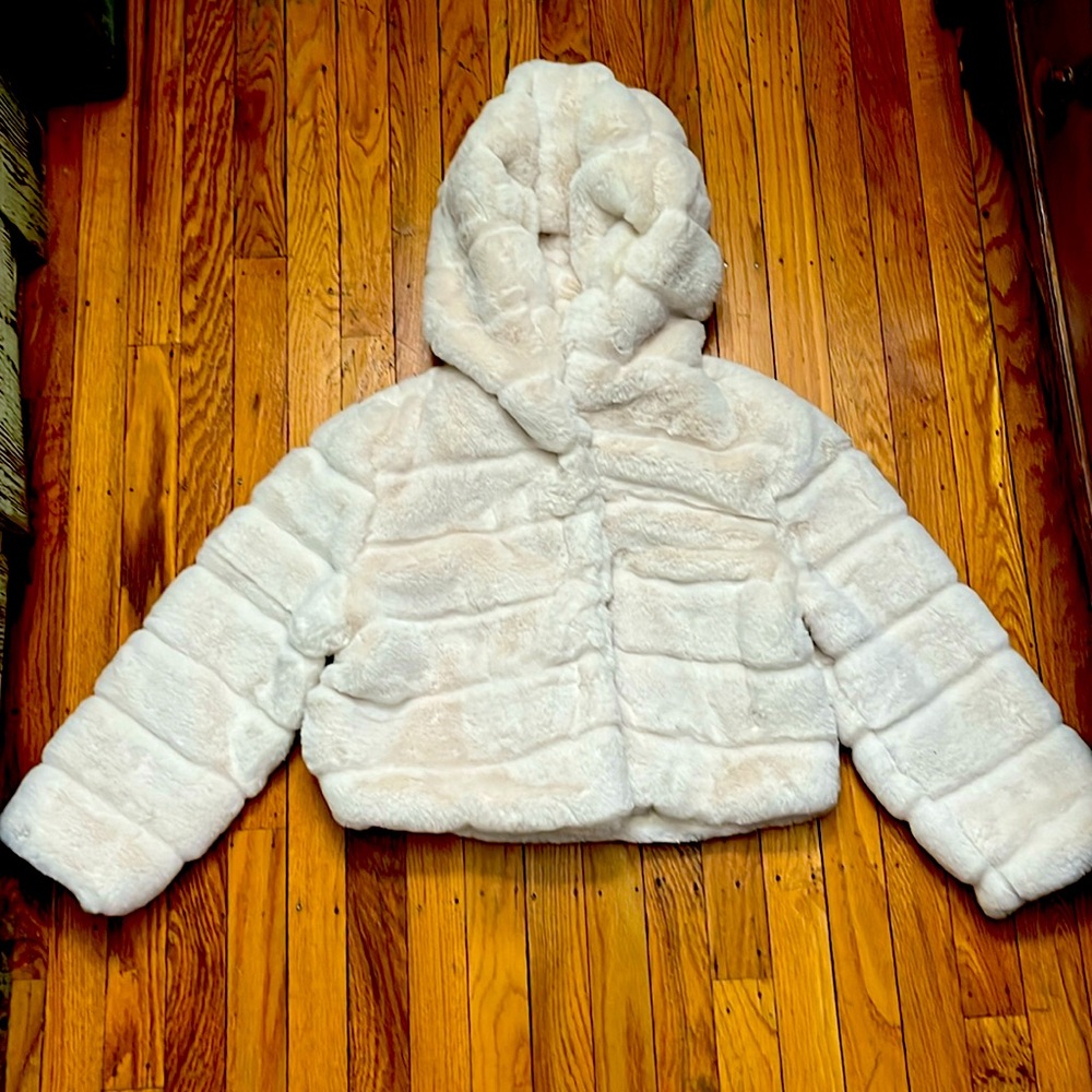 NWOT Anthropologie “Apparis” cropped faux fur jacket. Size large